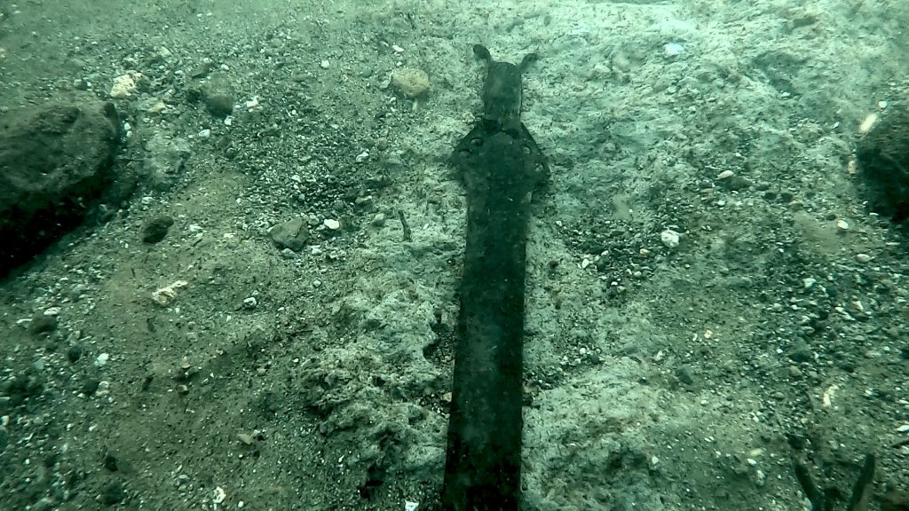ritrovamento spada lago di mezzano